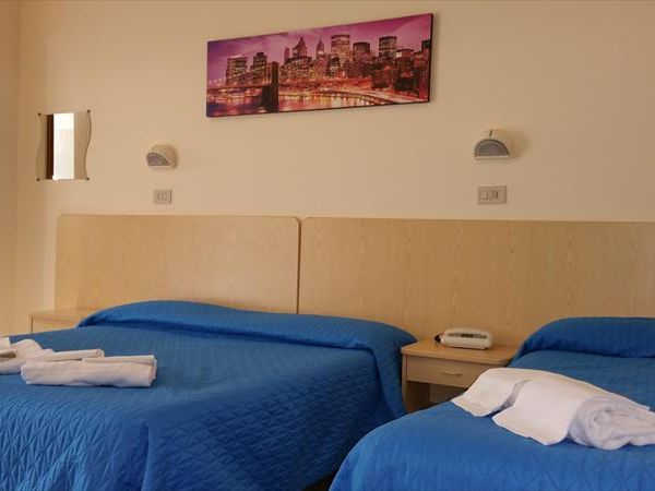 Hotel Week-End - foto 24565.jpg