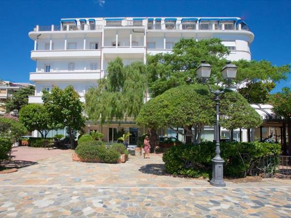 HOTIDAY Hotel Alassio - Alassio (SV)