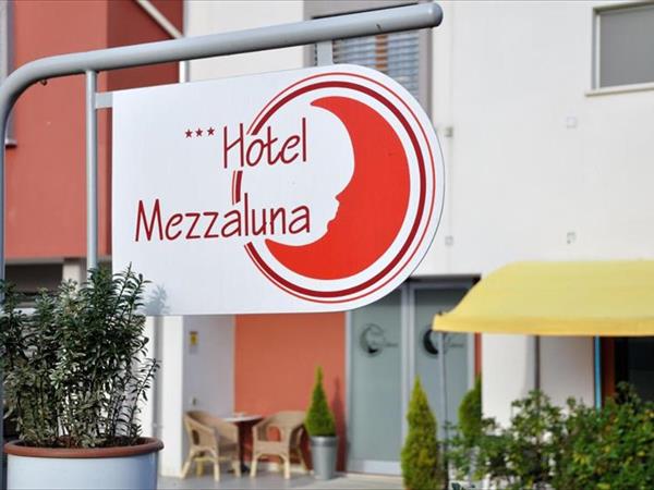 Family hotel Mezzaluna