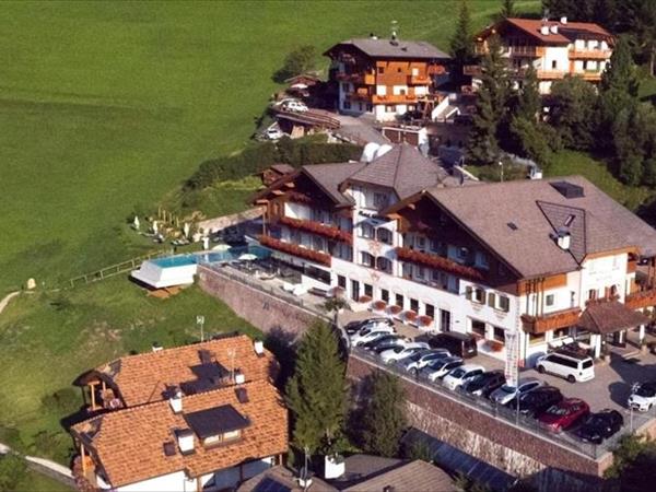 Family hotel Interski