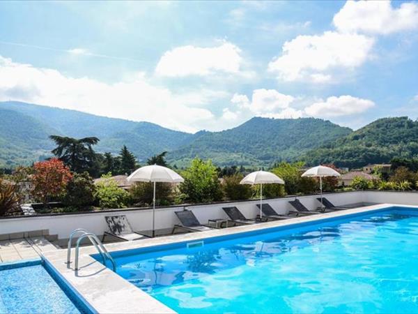 Regal Hotel e Residence