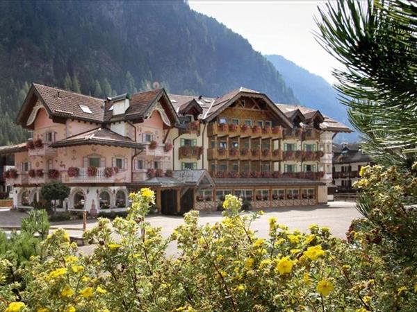 Family hotel Soreghes Gran Chalet