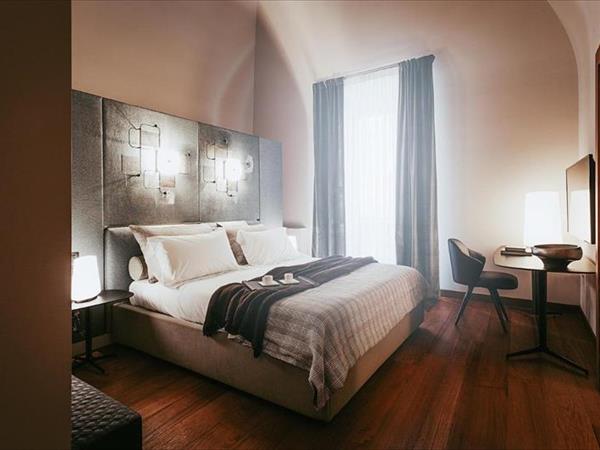 Bac Suites, Restaurant & Bar