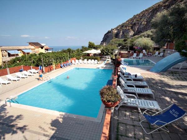 Bleu Village - Meta (NA)